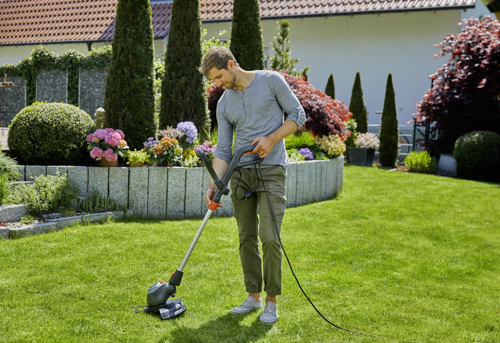 Máy tỉa cỏ chạy điện Turbotrimmer PowerCut 650/28 Gardena 09874-20