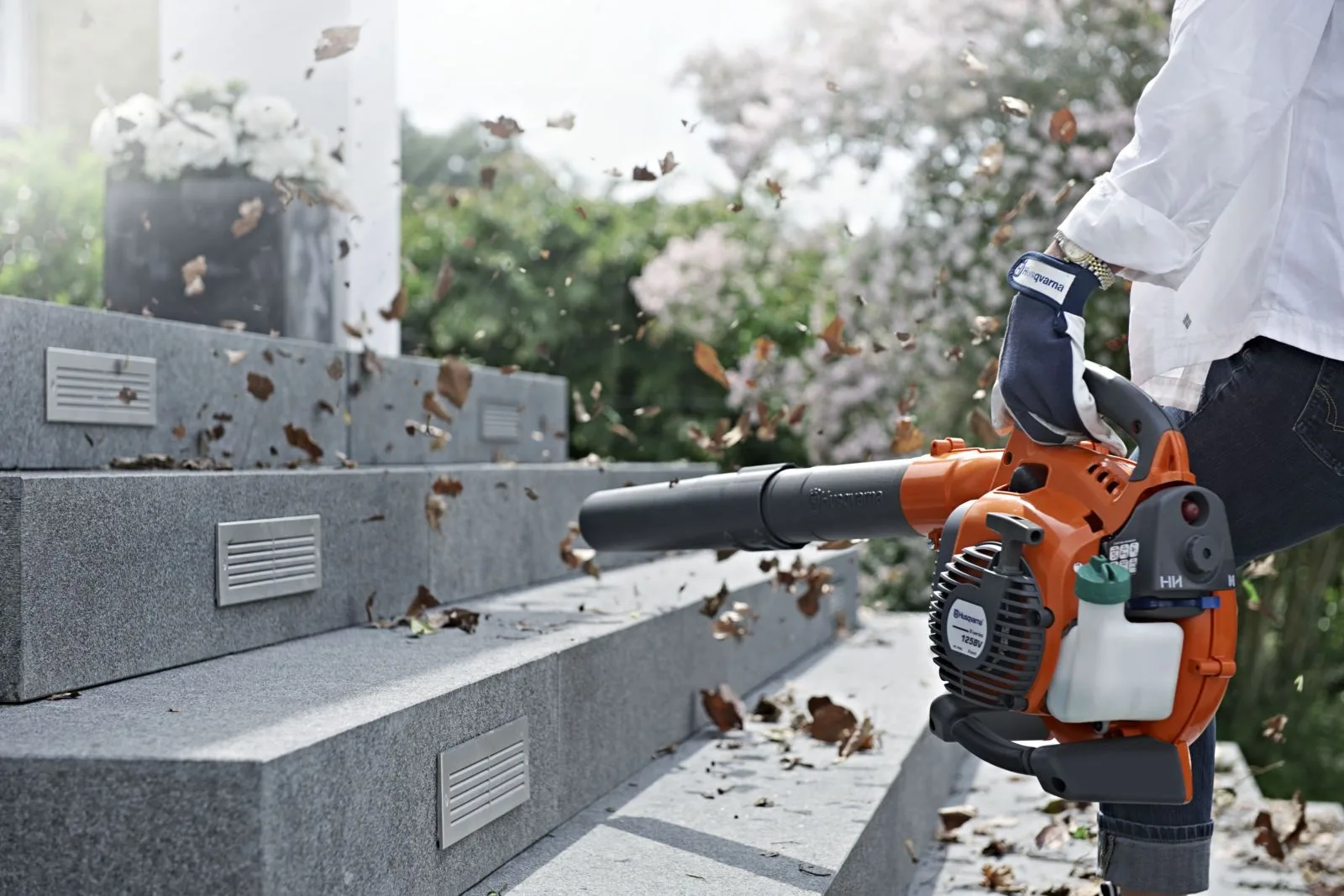 Máy thổi lá Husqvarna 125B