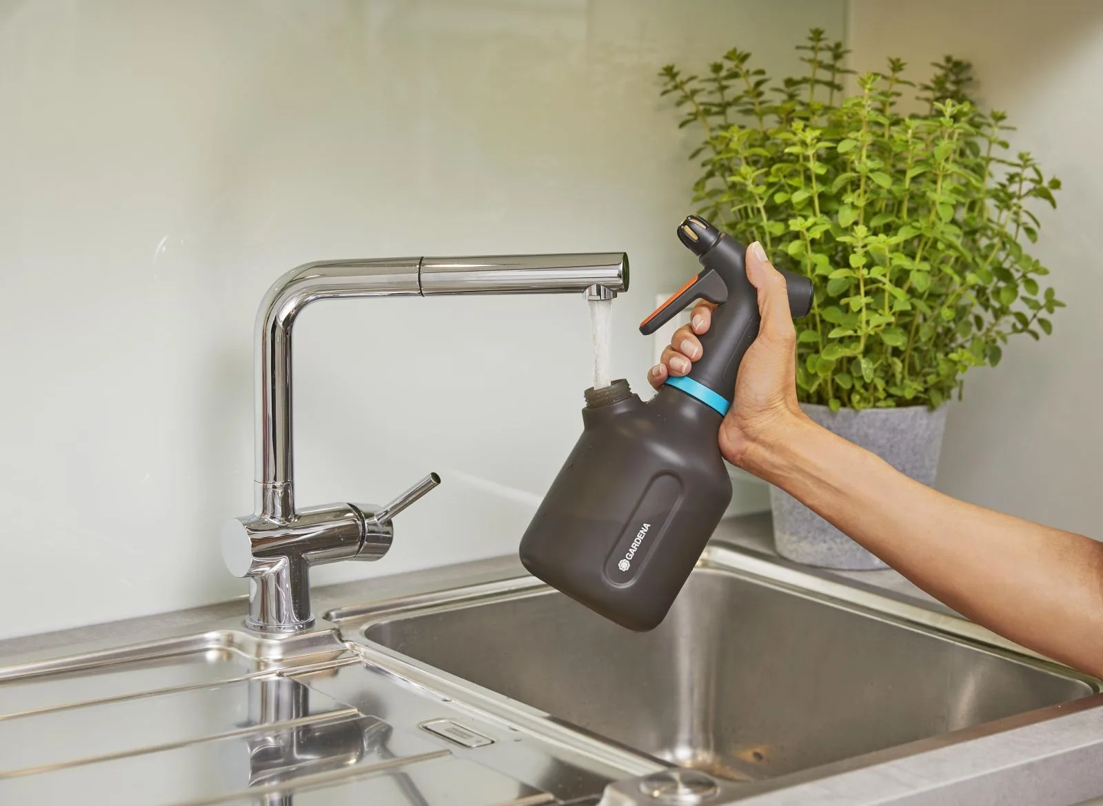 Bình xịt tưới cây 1 lít Gardena 11112-20