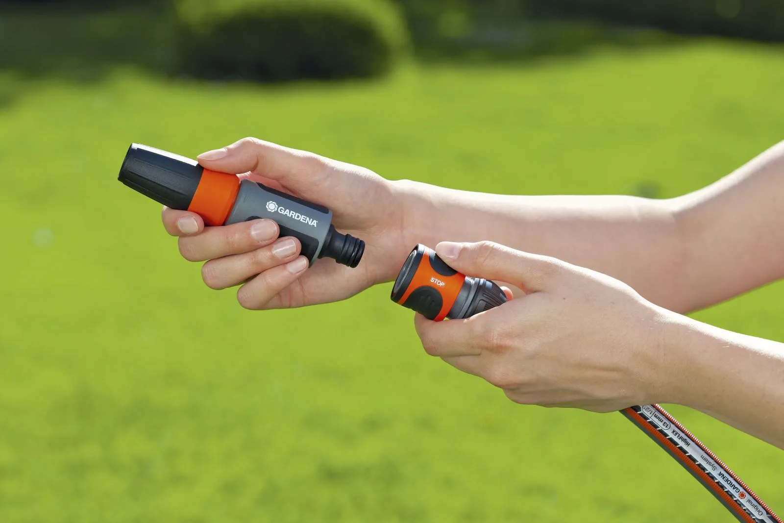 Cút nối tự khóa Gardena 1/2