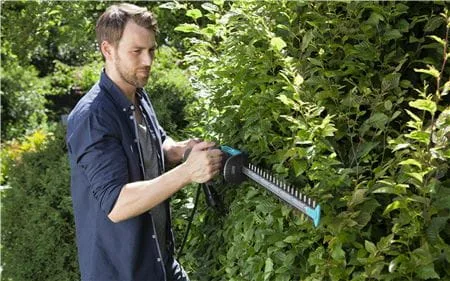 Máy tỉa hàng rào chạy điện Gardena EasyCut 500/55 9832-20