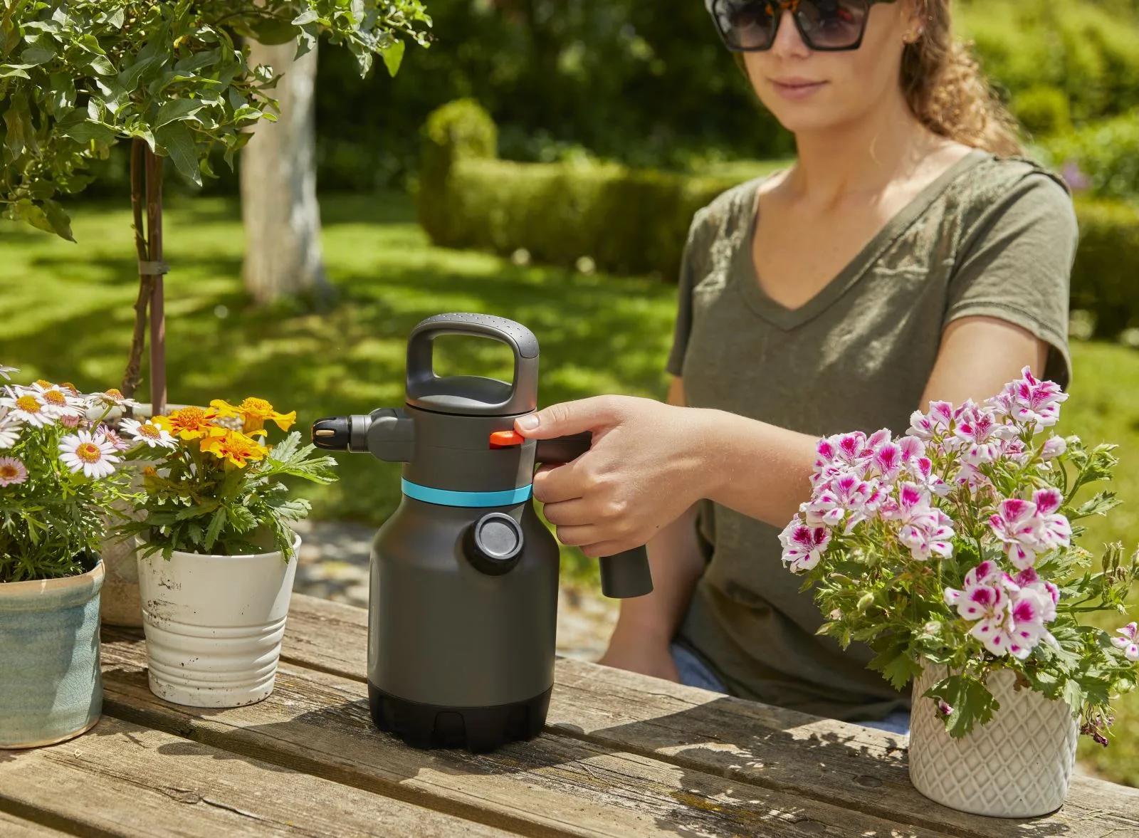 Bình tưới cây áp suất 1.25 lít Gardena 11120-20
