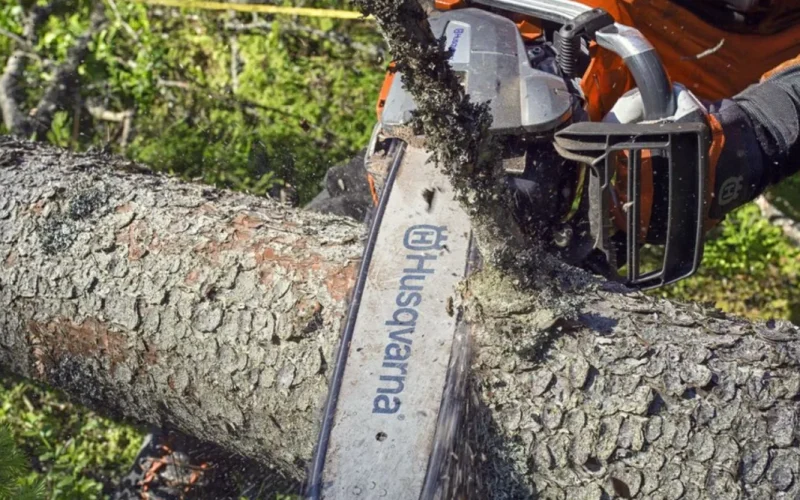 Khởi động máy cưa Husqvarna